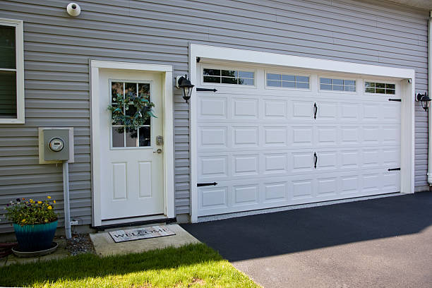24/7 Emergency Garage Door Panel Replacement experts in Whitefish Bay, WI